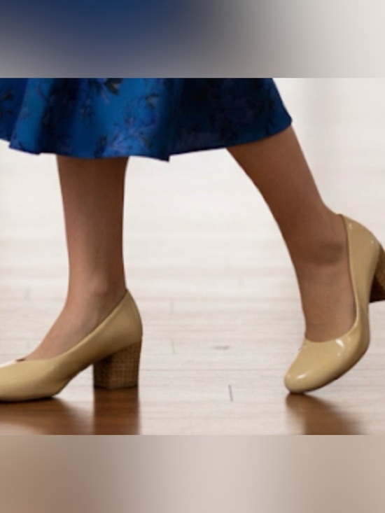 Stuart Weitzman Shoes - Stuart Weitzman Linden Patent Leather pump cream/tan shoe & cone heel size 9 1/2